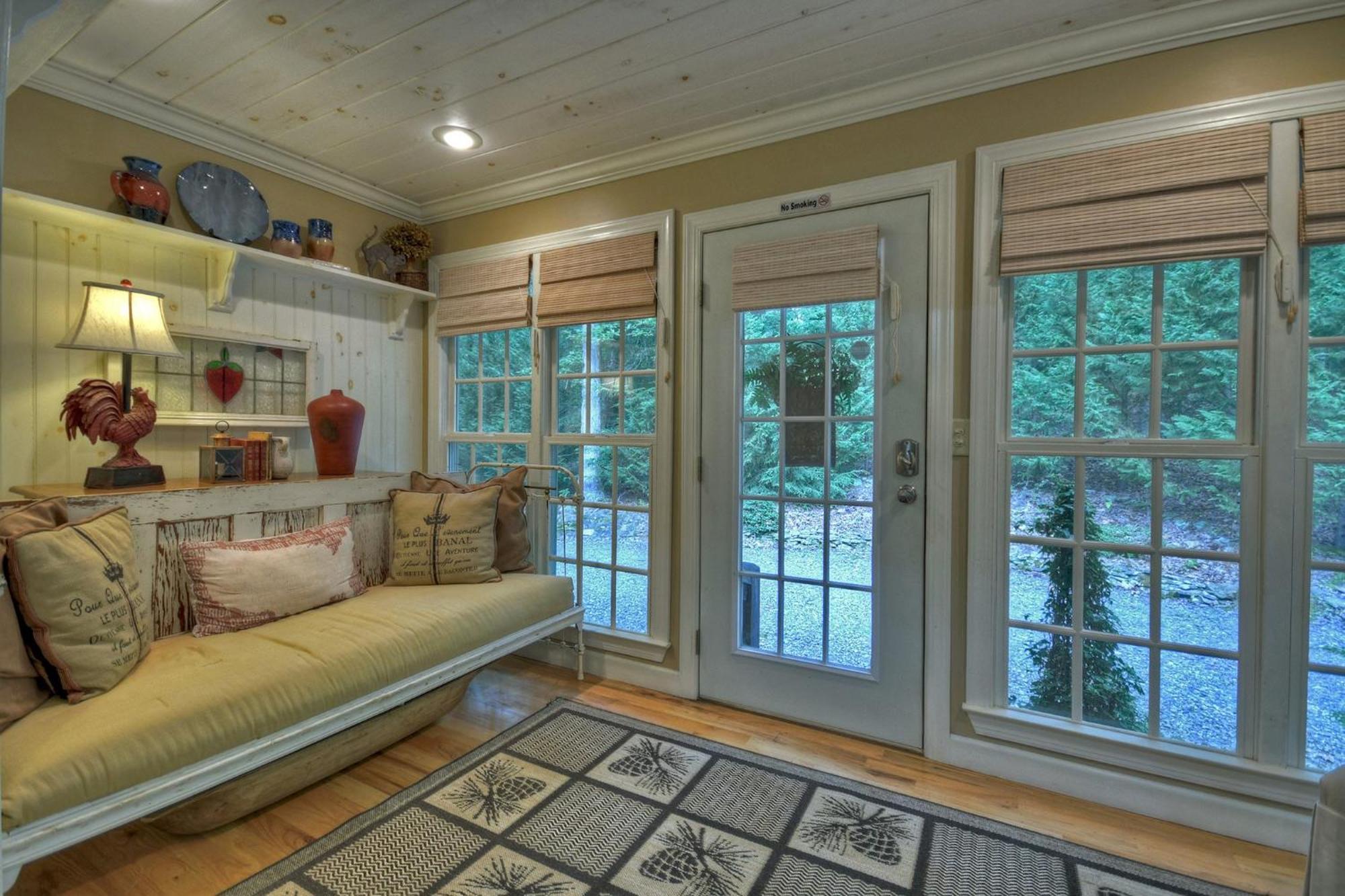 Southern Living Cottage Cozy Up By The Fire Relax On The Porch And Enjoy Peaceful Surroundings Blue Ridge Exterior foto