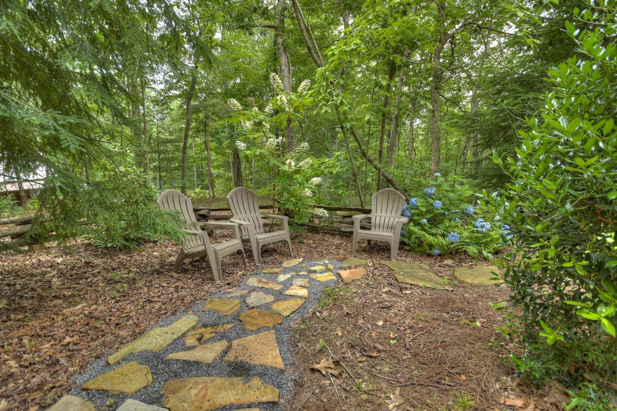 Southern Living Cottage Cozy Up By The Fire Relax On The Porch And Enjoy Peaceful Surroundings Blue Ridge Exterior foto